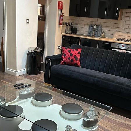 Luxurious 2 Bed Apartment Bedford Dış mekan fotoğraf