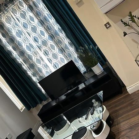 Luxurious 2 Bed Apartment Bedford Dış mekan fotoğraf
