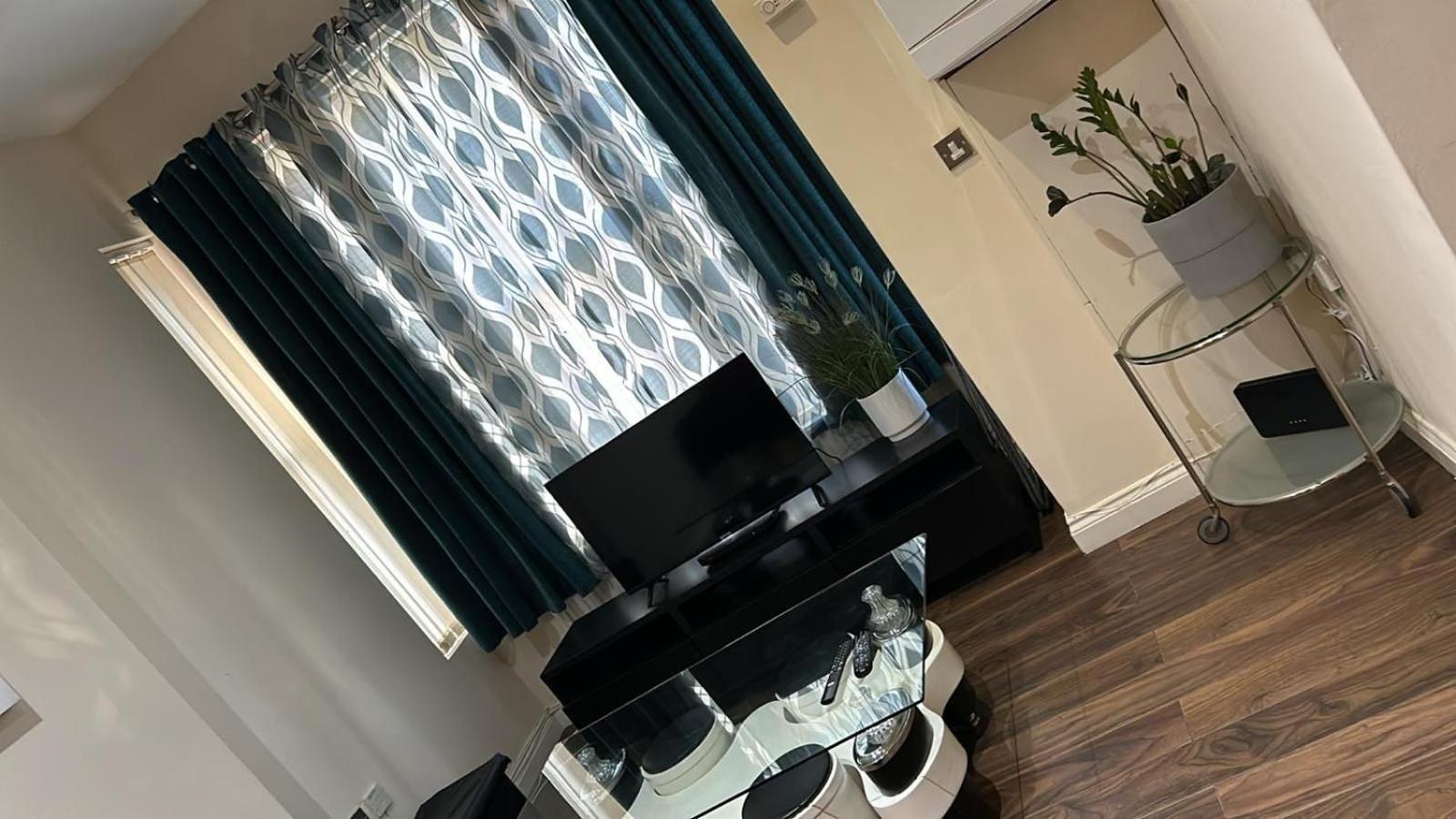 Luxurious 2 Bed Apartment Bedford Dış mekan fotoğraf